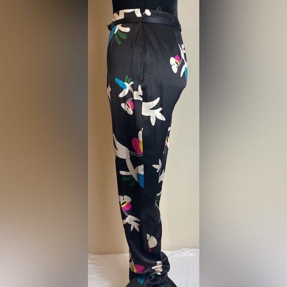 CHANEL Silk Trousers w/ belt and hanger - Picture 4 of 9